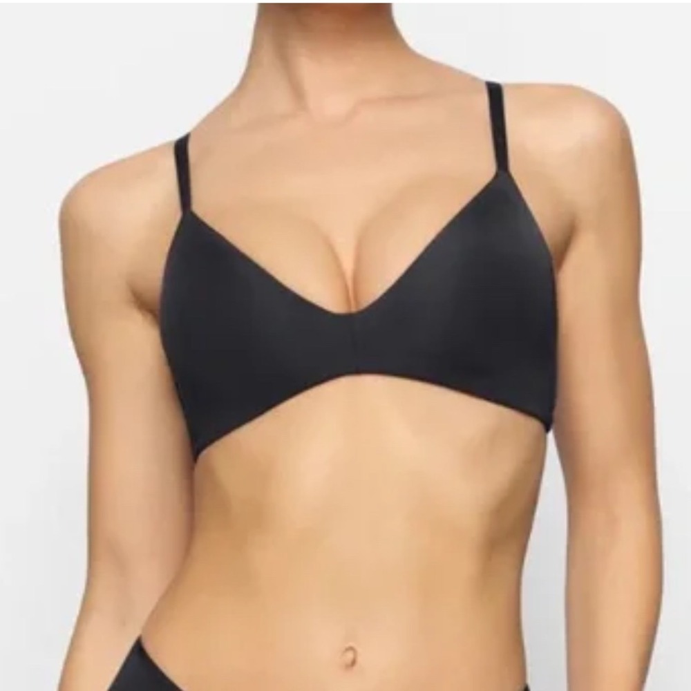 Skims Body Lightly Lined Wireless Bra  Onyx Black Size 32H NWT‎